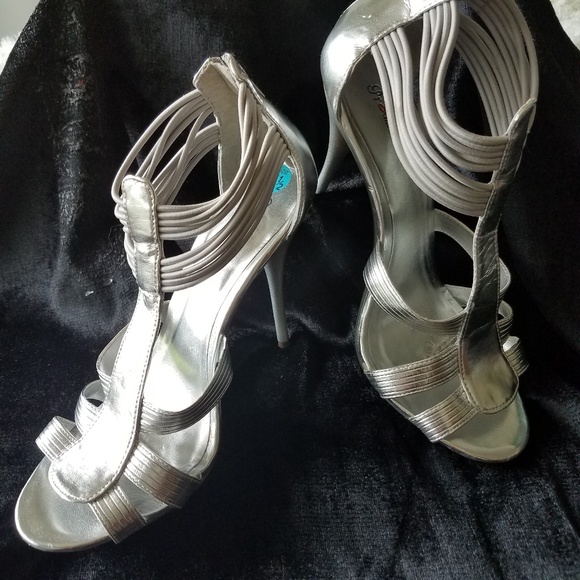 🔥 FREE with Any Purchase-Closet Clear Out🔥 - Picture 2 of 8